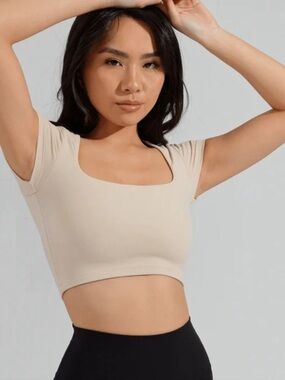 Buff Bunny Butter Crop Top Size L Cropped Fitted Square Neckline Workout Comfy